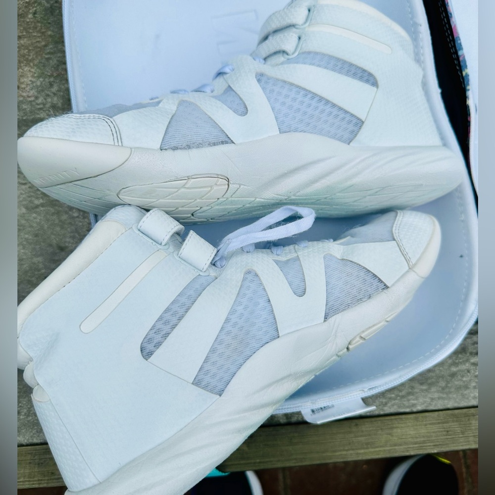 Nifinity Beast cheer shoes